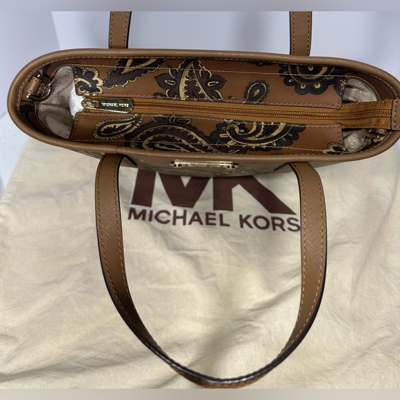 Michael Kors Emry medium top zip tote bag with a brown and gold paisley print - Picture 6 of 10